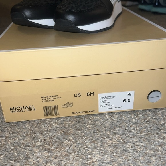 Michael Kors Billie trainer sneakers. 6 - Picture 8 of 11